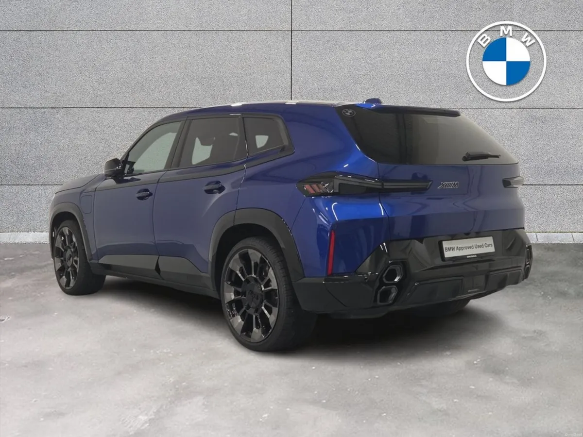 BMW XM 50e - Image 2