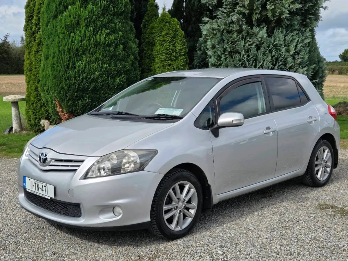 Very Low Mileage Toyota Auris 1.4 D4d Sport Automa - Image 2