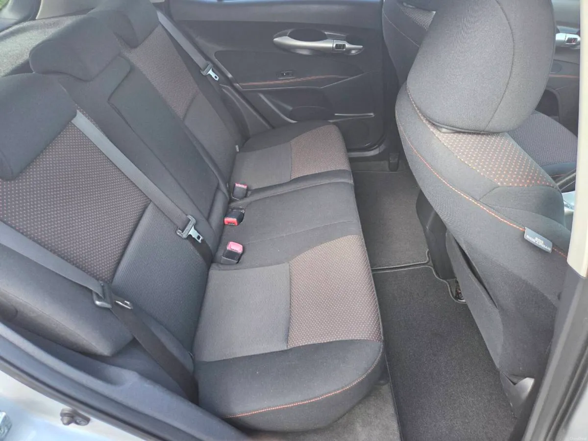 Very Low Mileage Toyota Auris 1.4 D4d Sport Automa - Image 6