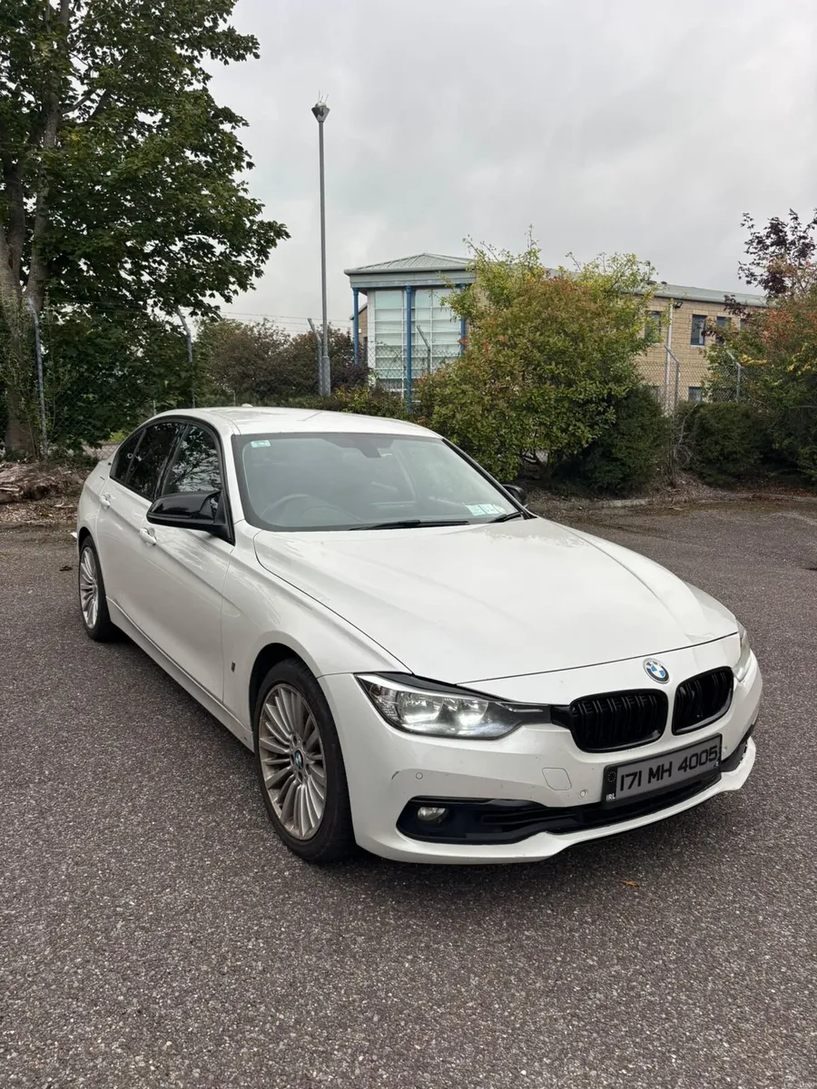 BMW 330e sport - Image 2