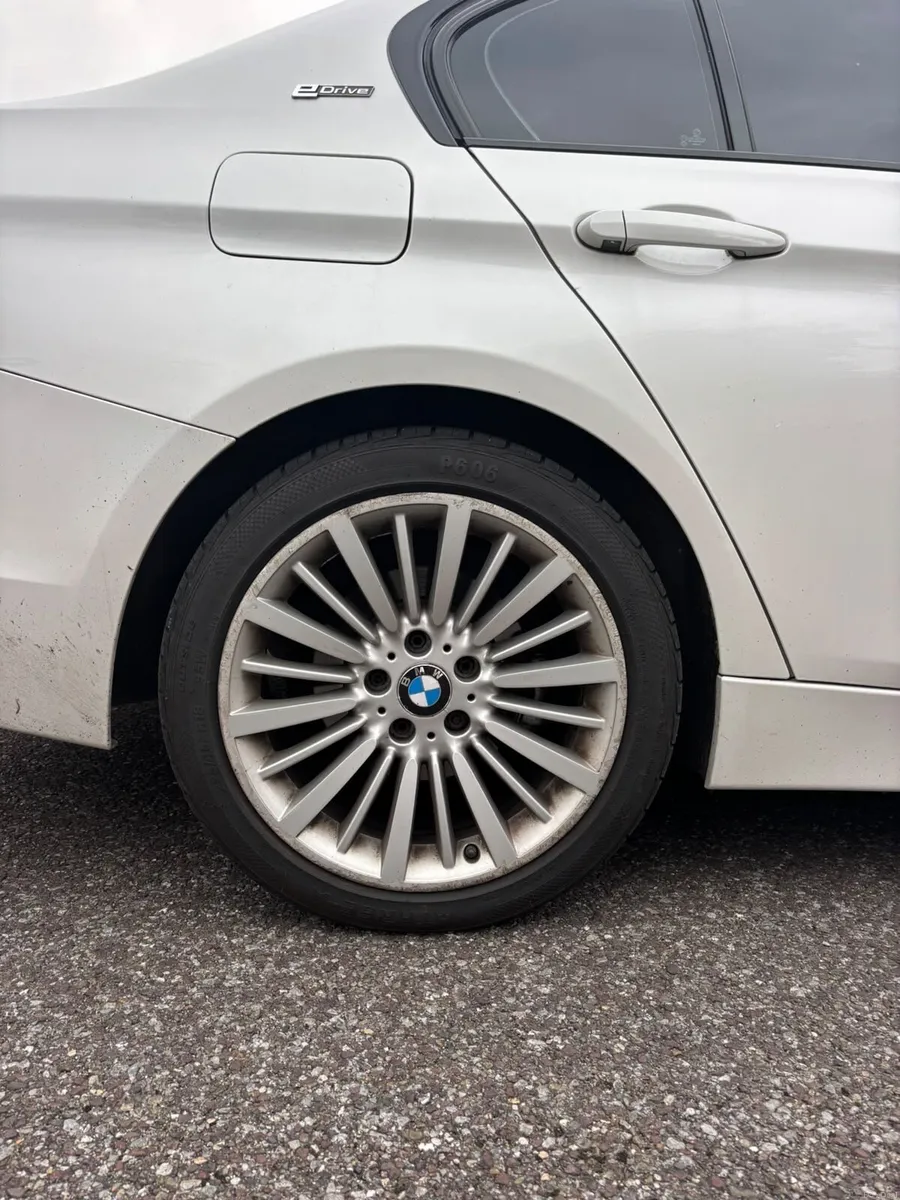 BMW 330e sport - Image 4