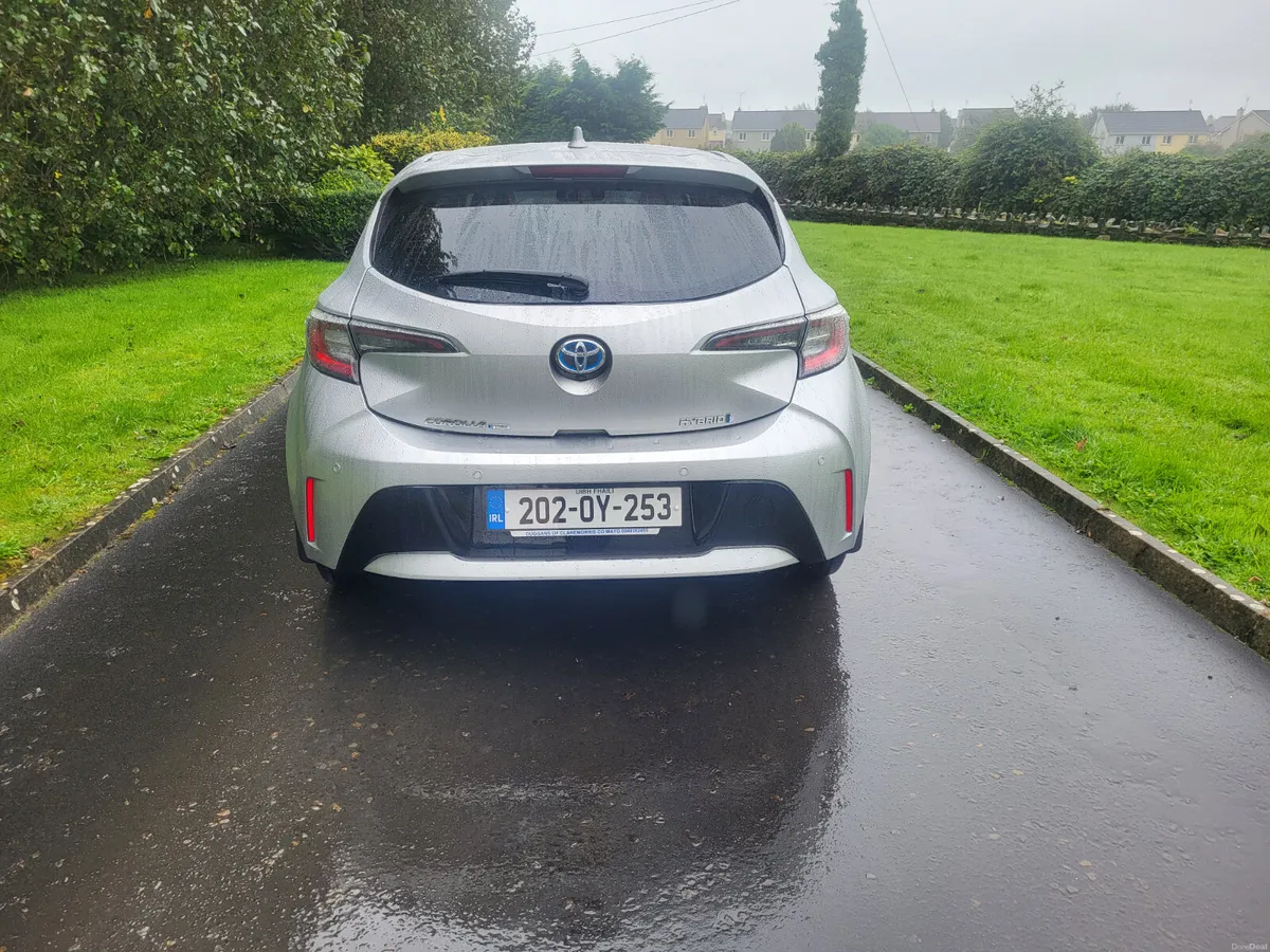 Toyota Corolla HYBRID AUTOMATIC - Image 3