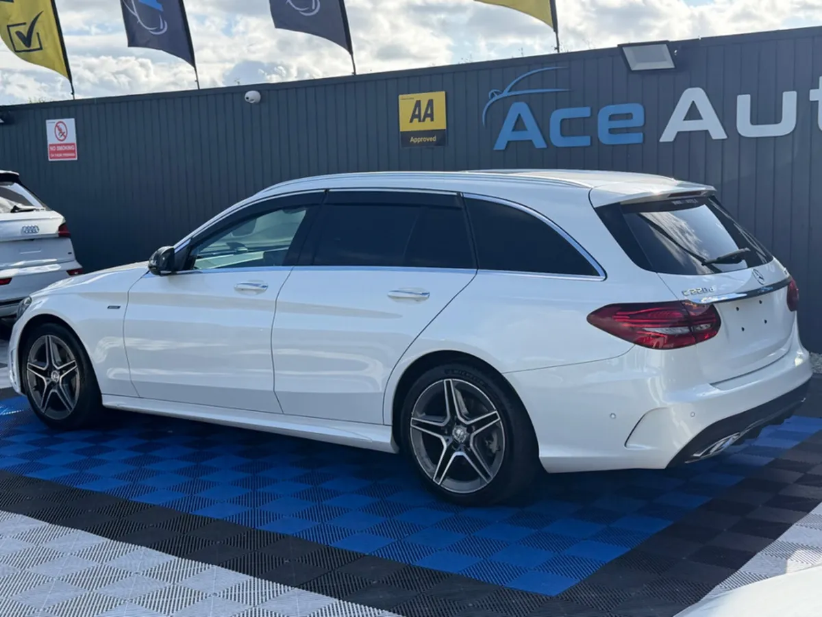 Mercedes-Benz C-Class AMG LINE - 2.0L DIESEL - AUT - Image 5