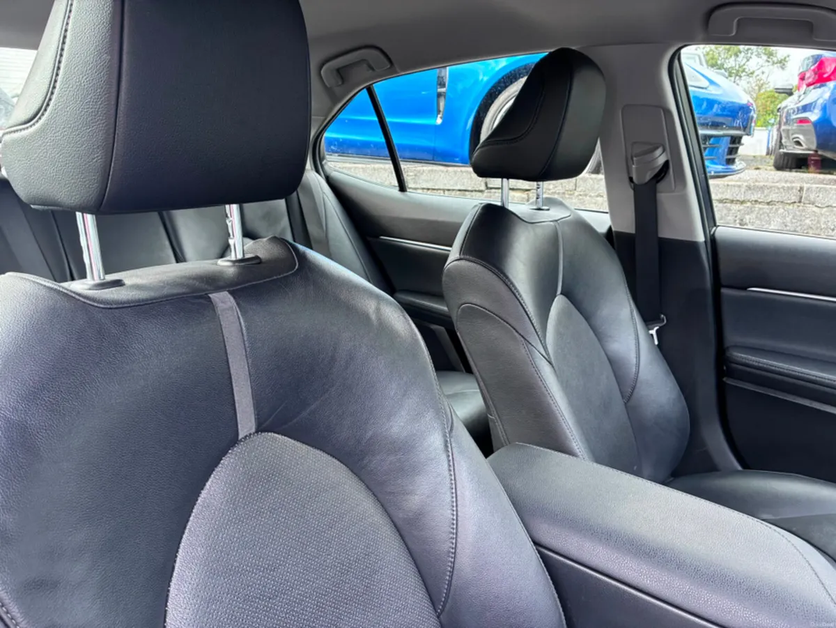 Toyota Camry SOL AUTO - Image 5