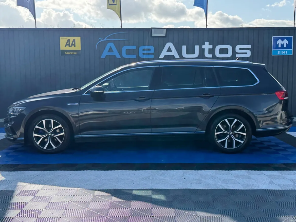 Volkswagen Passat GTE - 1.4L PETROL HYBRID - AUTO - Image 5