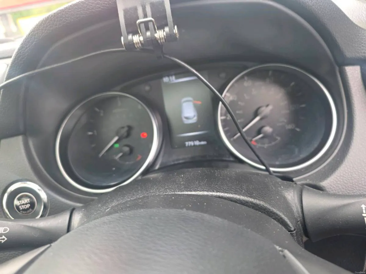 Low mileage Nissan Qashqai - Image 4