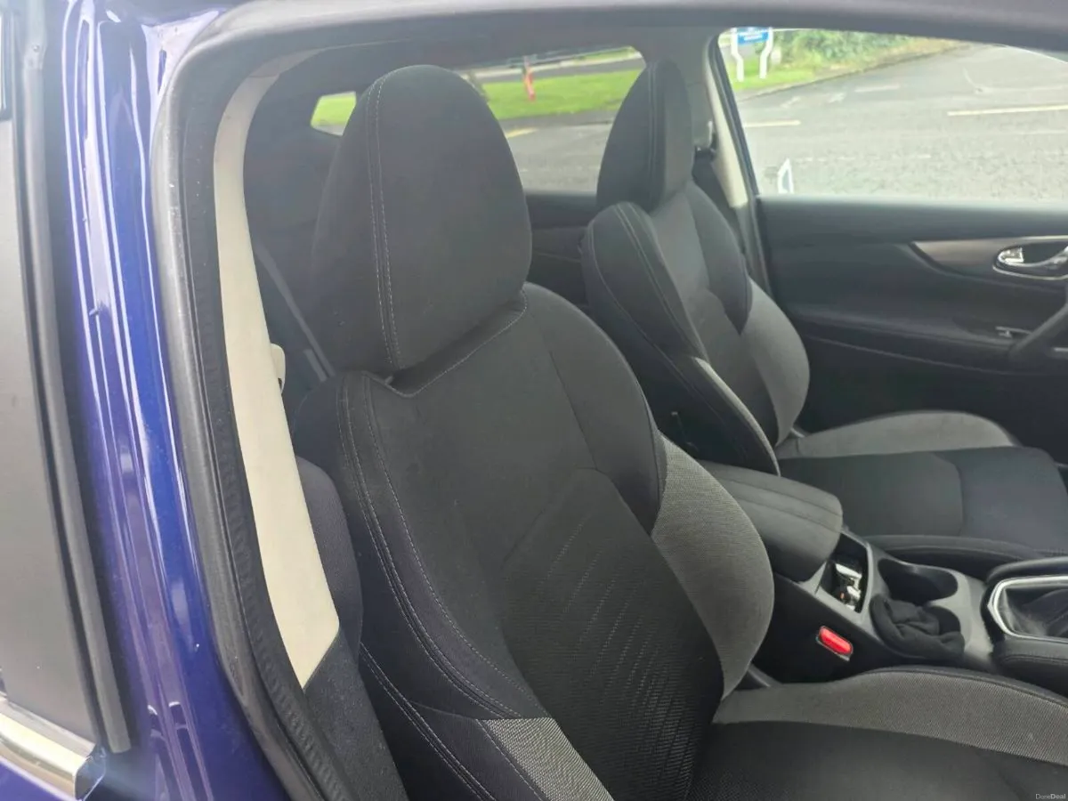 Low mileage Nissan Qashqai - Image 5