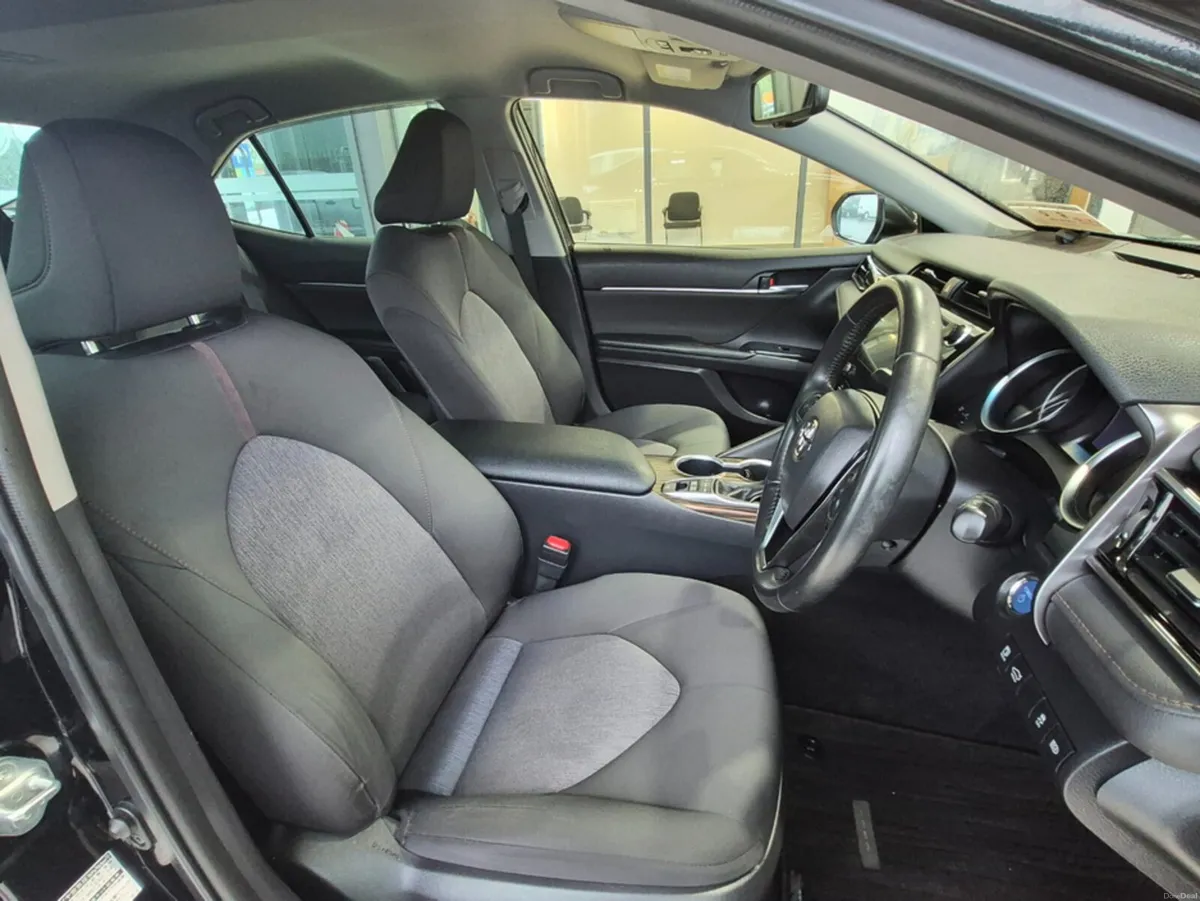 Toyota Camry G Hybrid - Image 6
