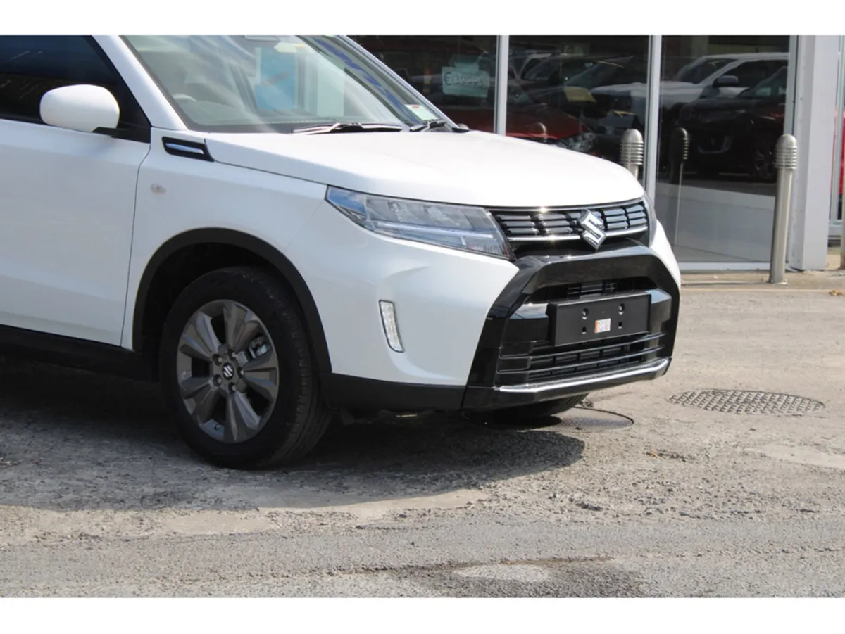 Suzuki Vitara 1.5 Hybrid motion + 10 yr warranty - Image 4