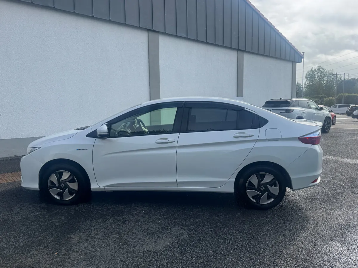 Honda Grace 2015 Hybrid 1.5 Automatic - Image 5