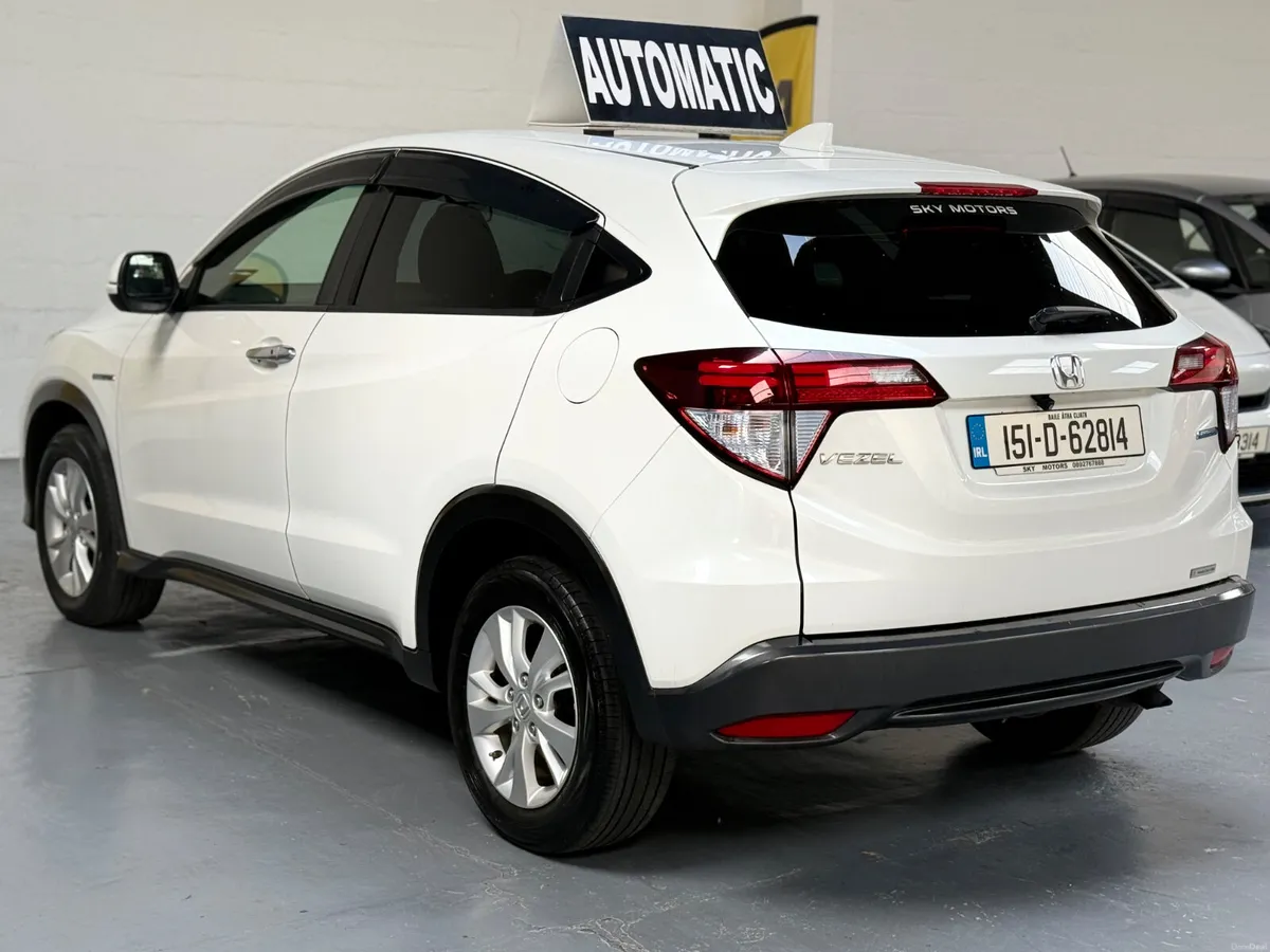 2015 Honda vezel(HRV)1.5 Hybrid automatic,CarPlay - Image 6
