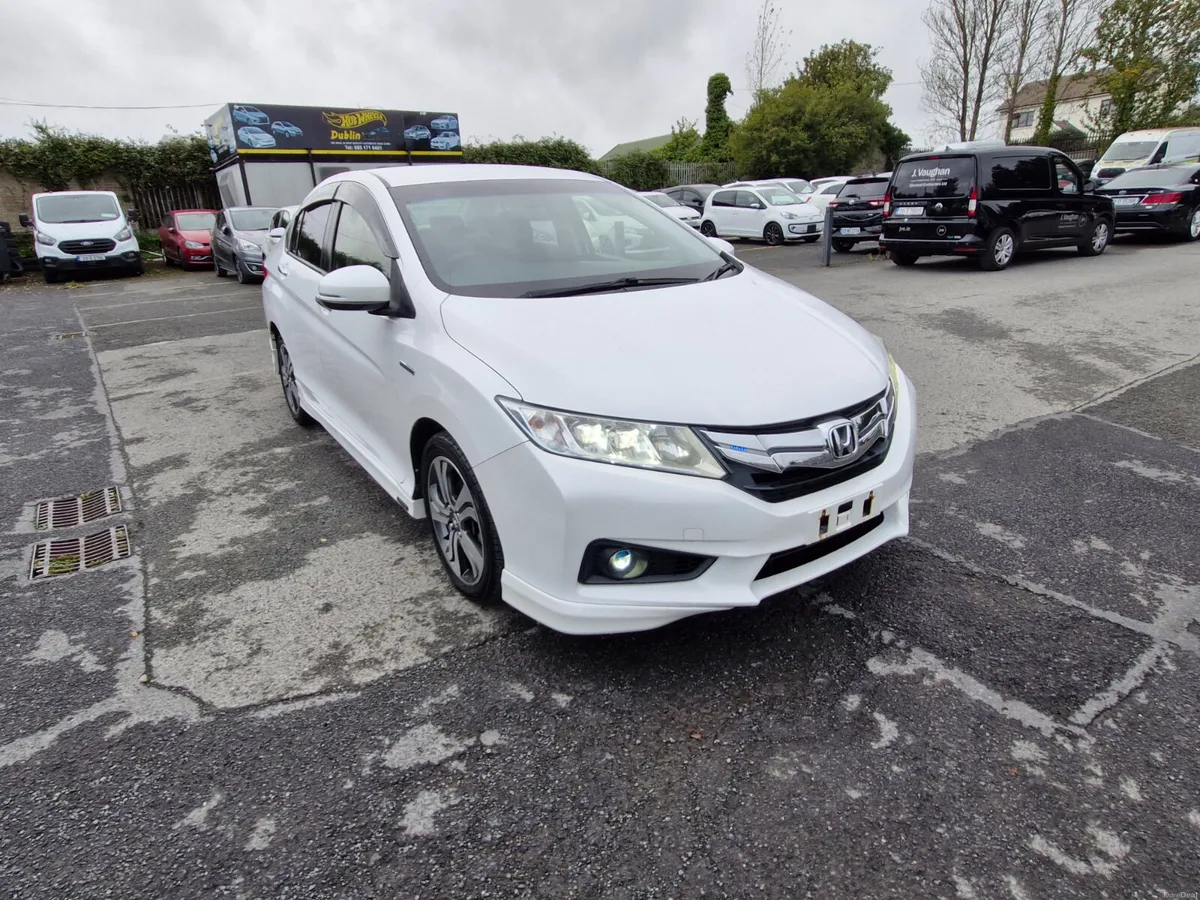 2015 Honda Grace 1.5L Hybrid with Full body kit - Image 1