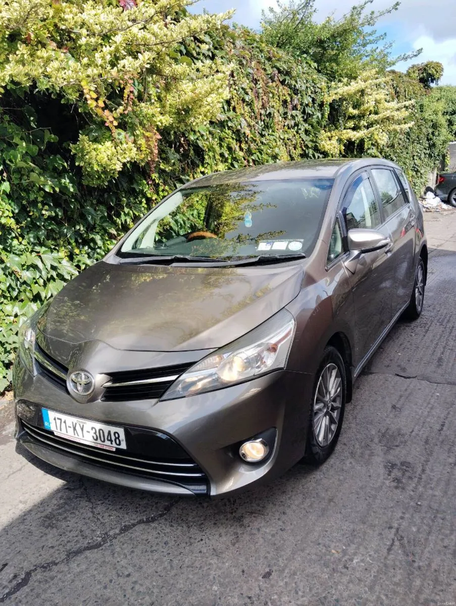 2017 Toyota Corolla Verso 7 seats family car - Image 1