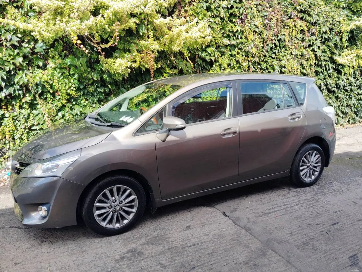 2017 Toyota Corolla Verso 7 seats family car - Image 3