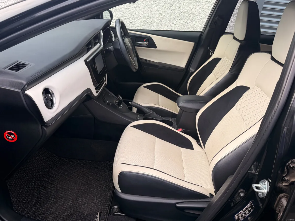 TOYOTA AURIS 2016 HYBRID WITH TOP SPEC - Image 4