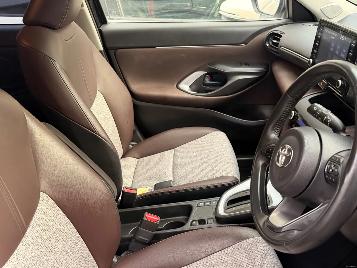 TOYOTA YARIS CROSS 2021 hybrid TOP SPEC - Image 6