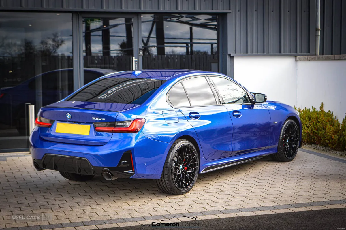 BMW 3-Series SALOON - Image 2