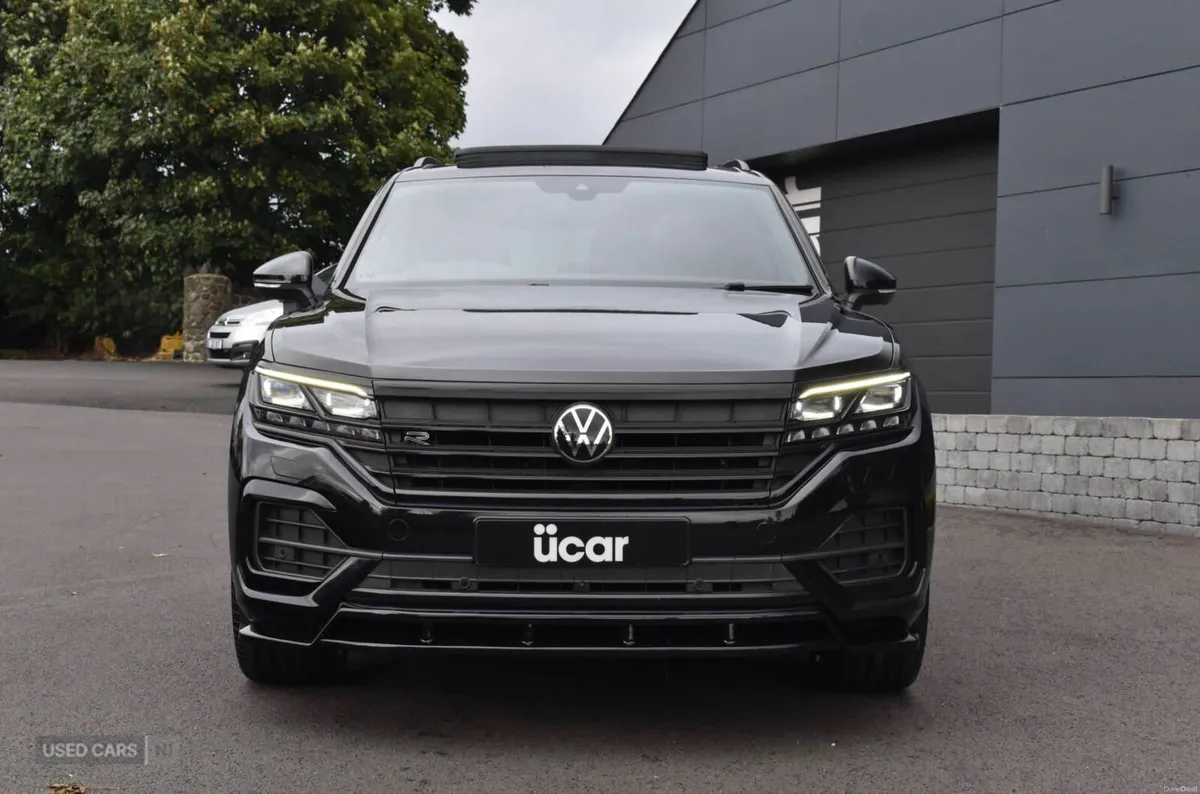 Volkswagen Touareg 3.0 Touareg V6 Black Edition TD - Image 2