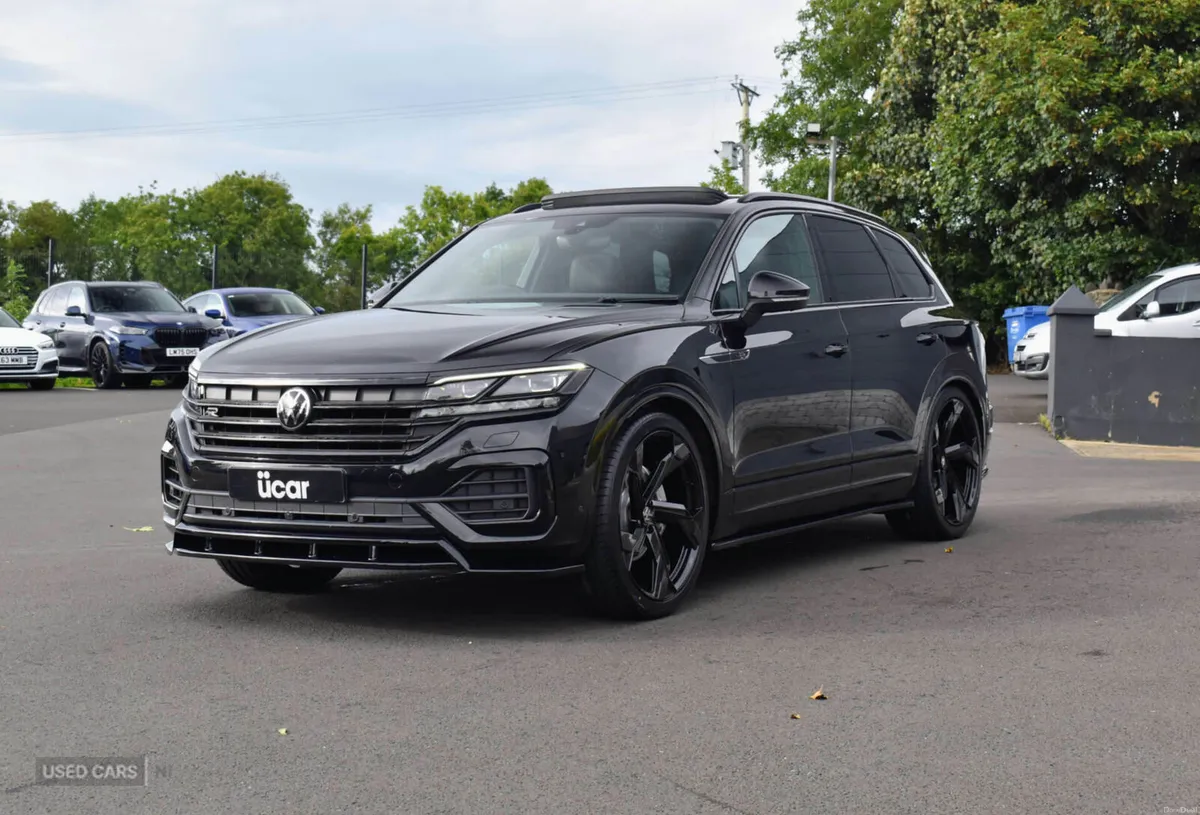 Volkswagen Touareg 3.0 Touareg V6 Black Edition TD - Image 3