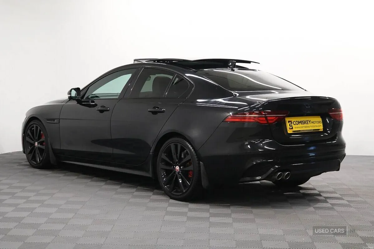 Jaguar XE D200 MHEV R-Dynamic Black - Image 4