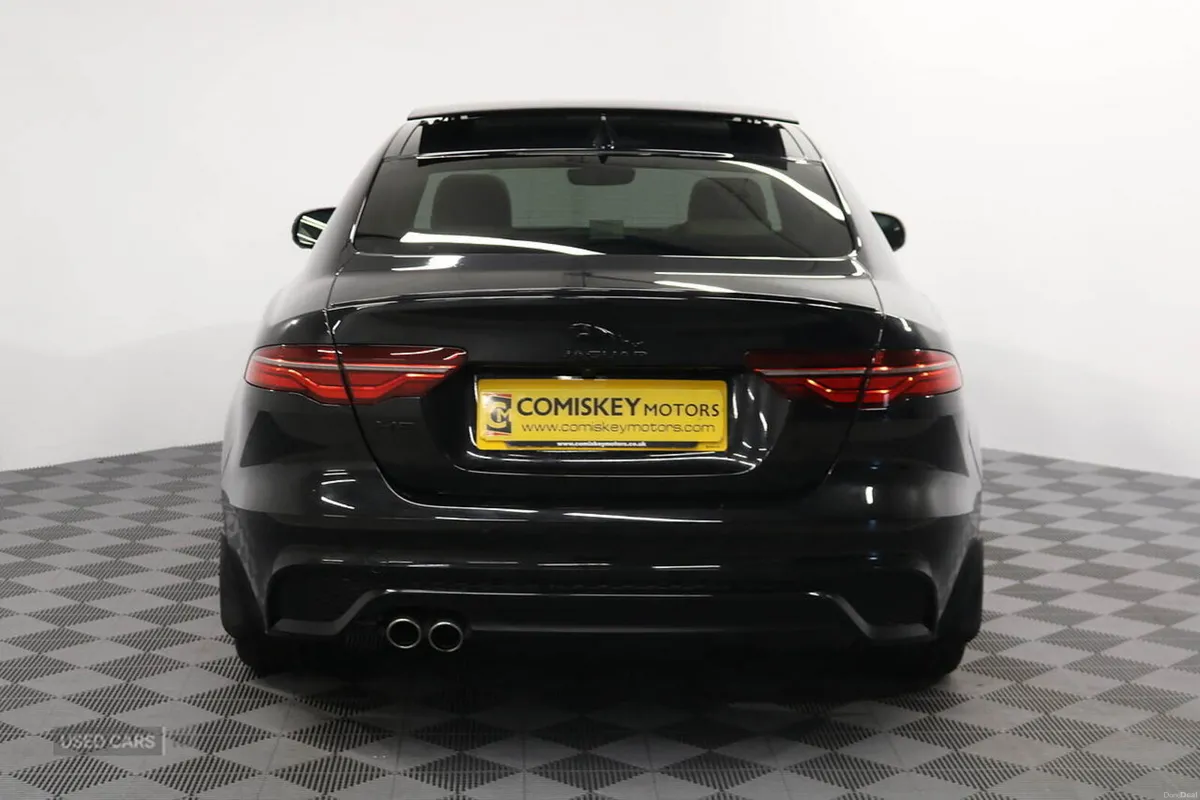 Jaguar XE D200 MHEV R-Dynamic Black - Image 5