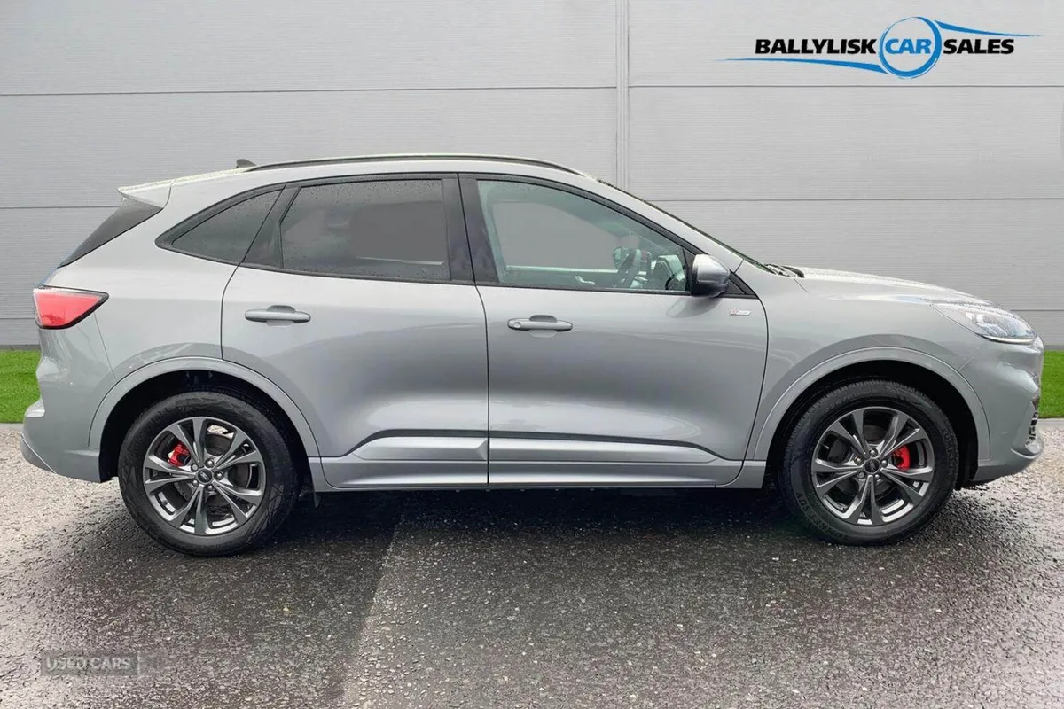 Ford Kuga 2.5 PHEV 225PS ST-Line in Solar Silver w - Image 3