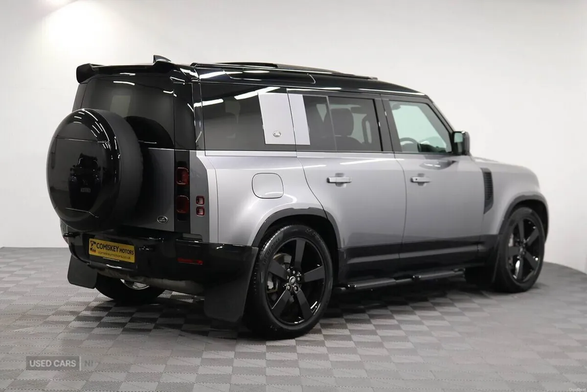 Land Rover Defender 110 D300 MHEV X-Dynamic SE - Image 6