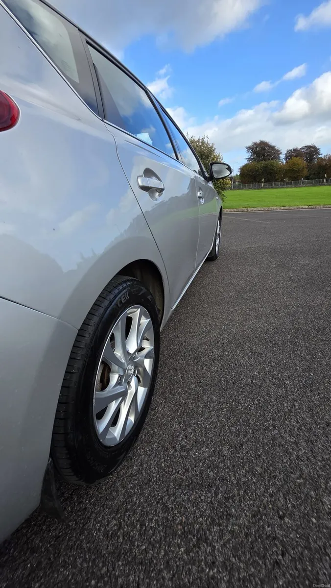 2015(152) Toyota Auris 1.8 Hybrid - Image 6