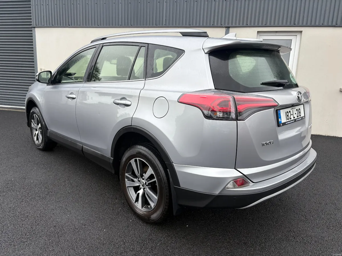 182 Toyota Rav 4 Luna Sport 2.0 D4D - Image 3