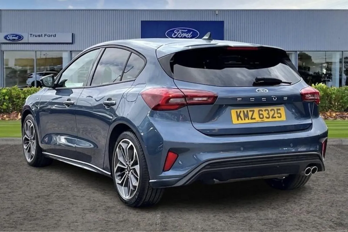 Ford Focus 1.0 EcoBoost Hybrid mHEV 155 ST-Line X - Image 2