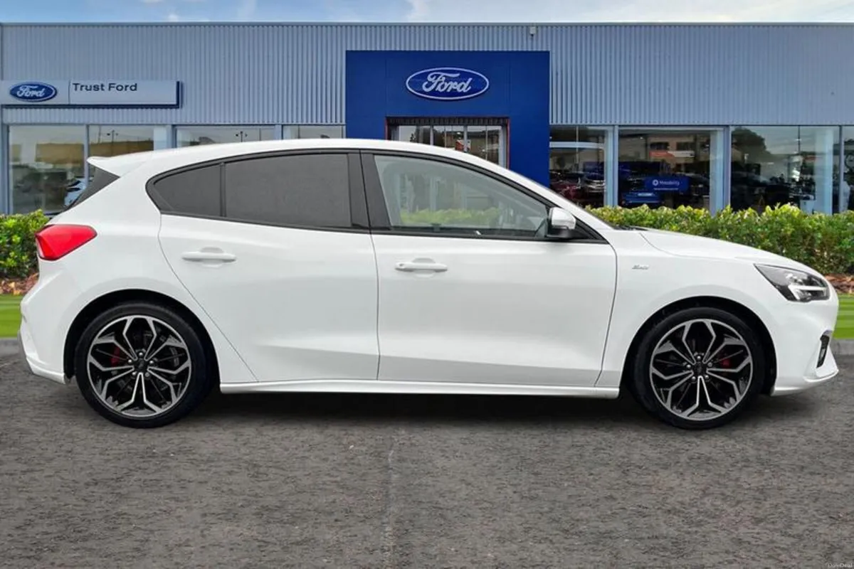 Ford Focus 1.0 EcoBoost Hybrid mHEV 125 ST-Line X - Image 3
