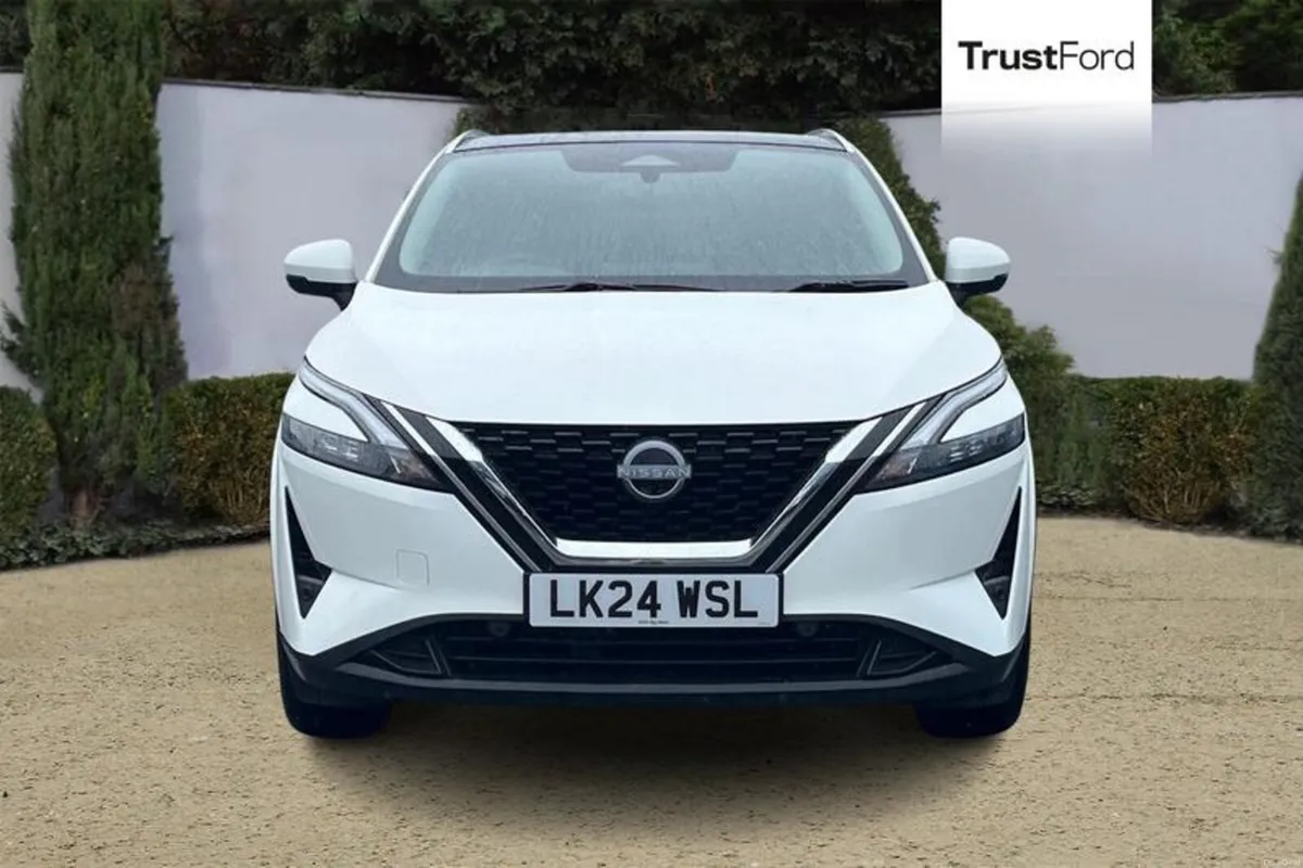 Nissan Qashqai 1.3 DiG-T MH N-Connecta [Glass Roof - Image 6