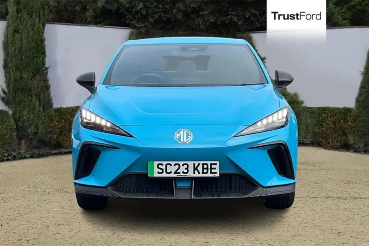 MG MG4 64kWh SE Long Range Hatchback 5dr Electric - Image 6