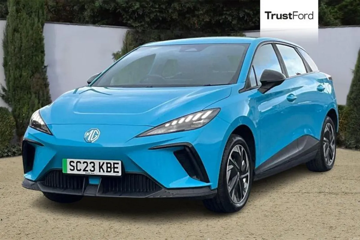MG MG4 64kWh SE Long Range Hatchback 5dr Electric - Image 5