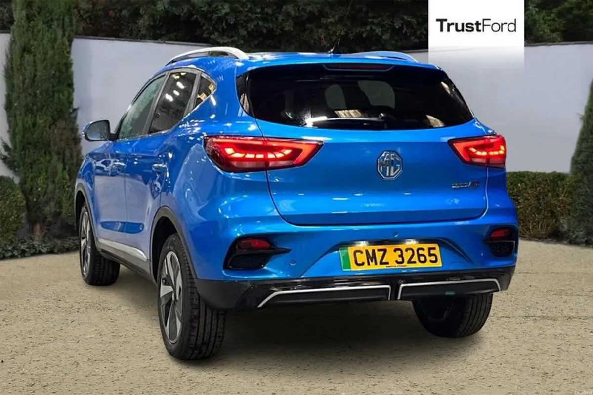MG Other 51.1kWh Trophy Connect SUV 5dr Electric A - Image 2
