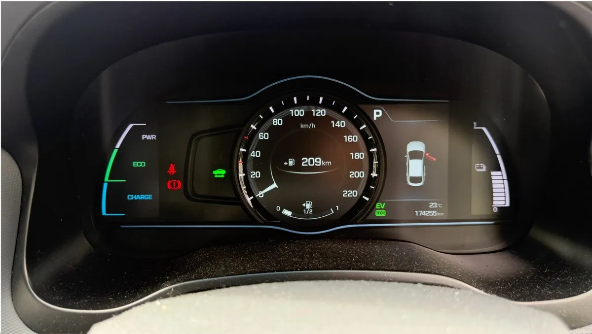 2017 Hyundai IONQ Hybrid Auto NCT 05/27 TAX 04/27 - Image 3