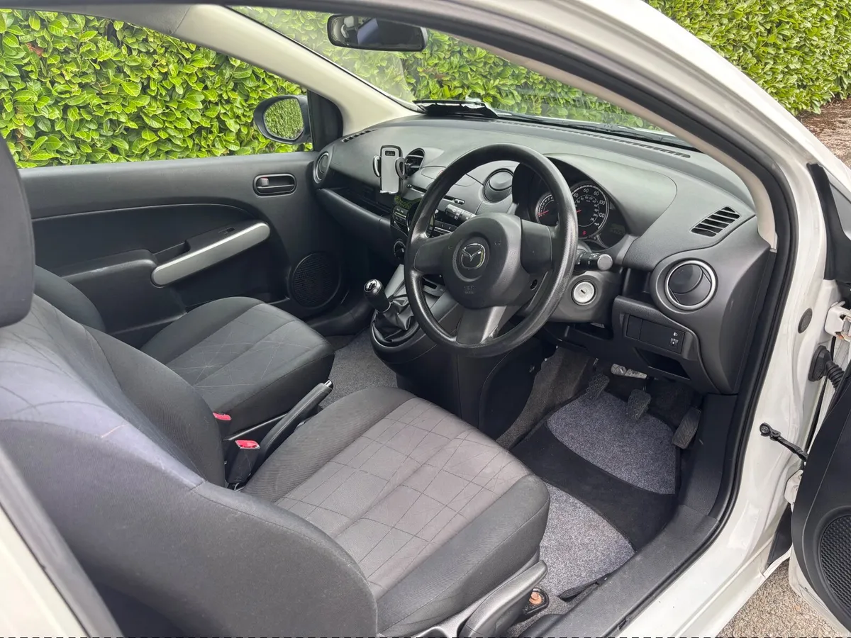 Mazda Mazda2 2013 - Image 6