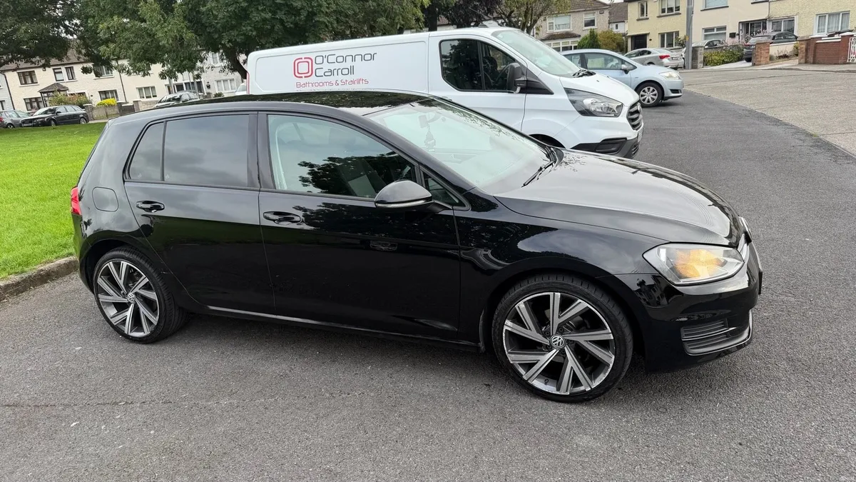 2016 Volkswagen Golf - Image 1