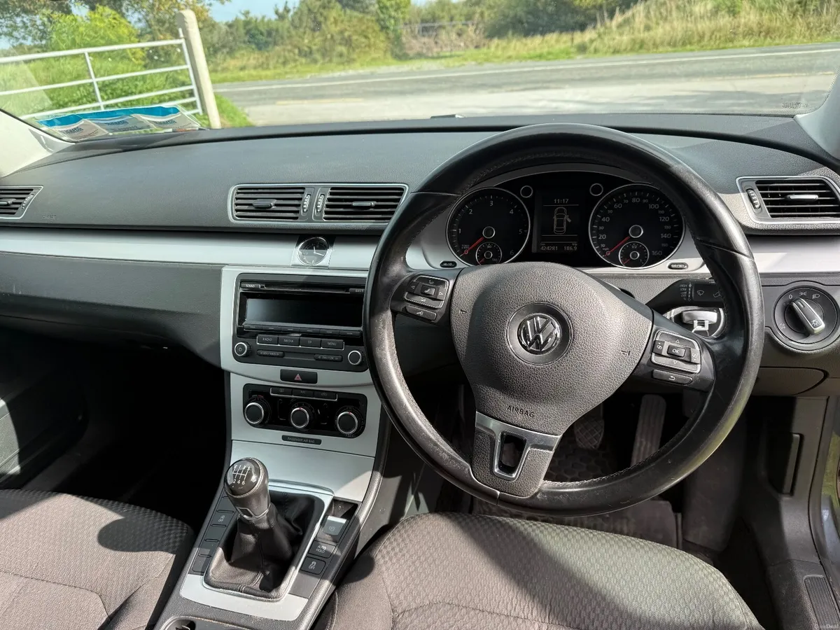 Volkswagen Passat 2013 - Image 4