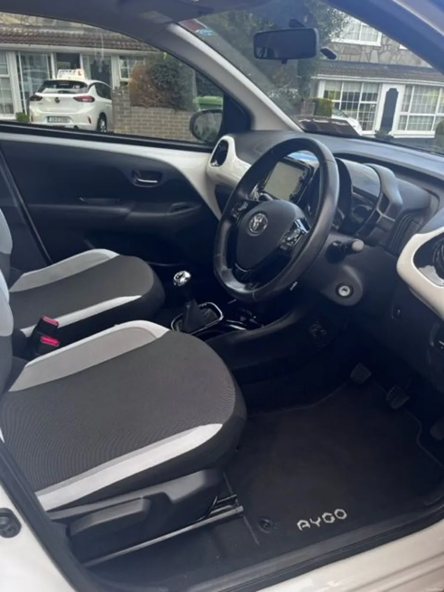 Toyota Aygo 2017 - Image 2
