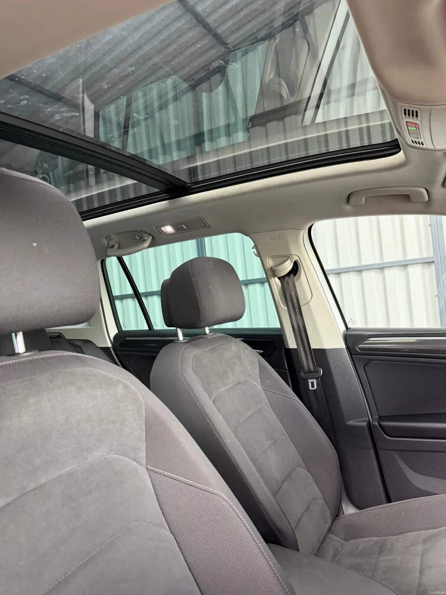 VW Tiguan 2019 R-Line Manual Pan Roof!! - Image 4