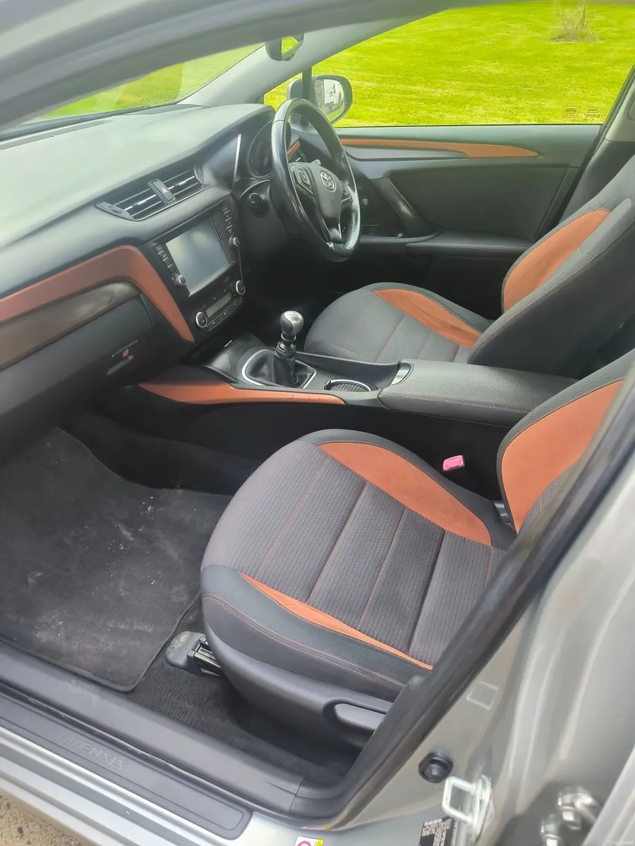 Toyota Avensis luna2016 - Image 2