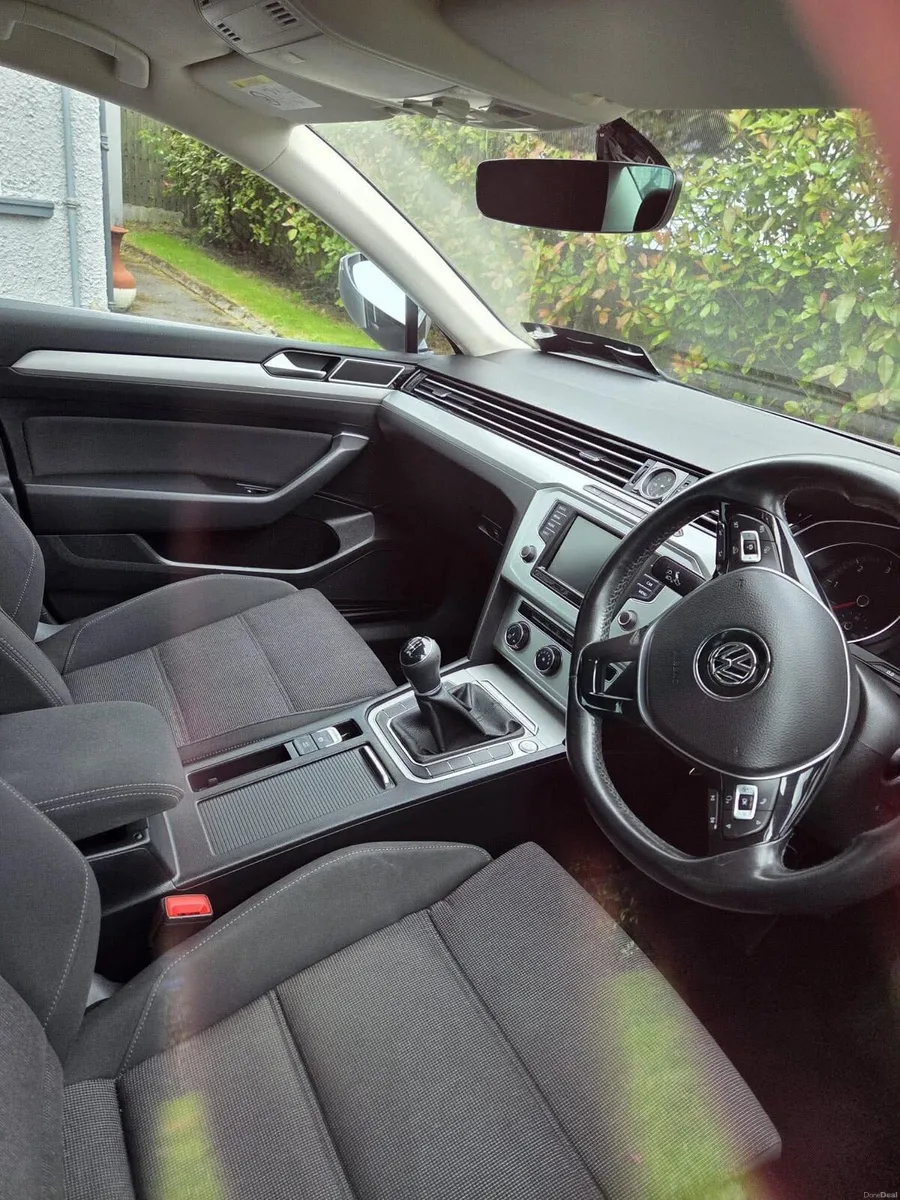 Volkswagen Passat - Image 2
