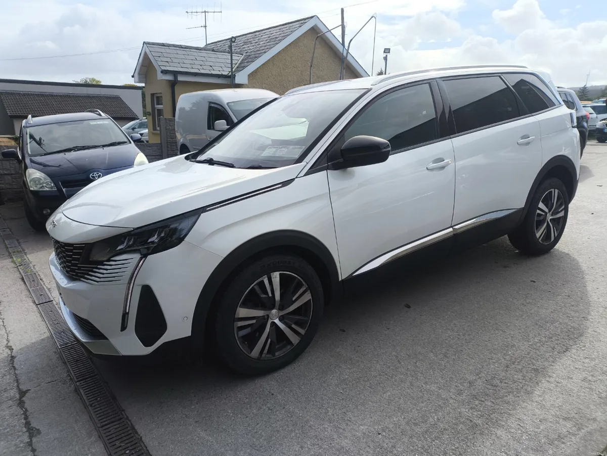 Peugeot 5008 2022 allure low klms - Image 5