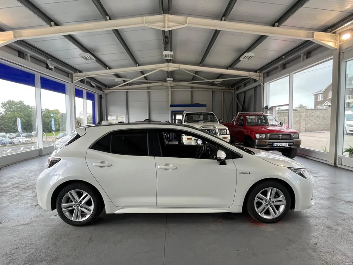 Toyota Corolla SPORT 1.8 6AA-ZWE211H - Image 4