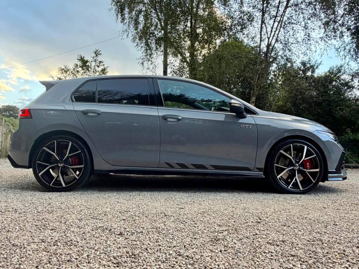 Volkswagen Golf GTI CLUBSPORT 300BHP *Sunroof…Adap - Image 5