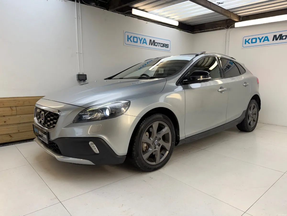 Volvo V40 2.0 D4 CROSS COUNTRY SE LUXURY DIESEL 19 - Image 1