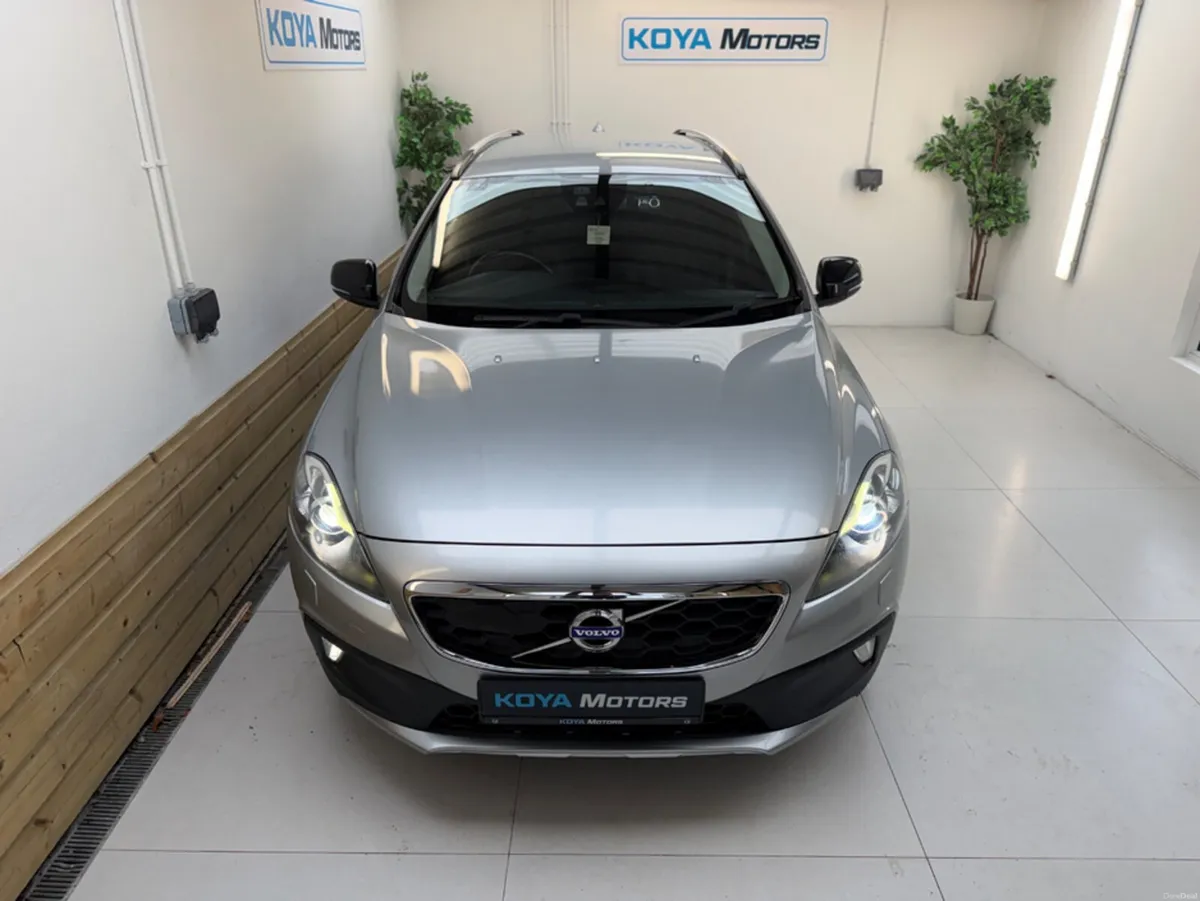 Volvo V40 2.0 D4 CROSS COUNTRY SE LUXURY DIESEL 19 - Image 6