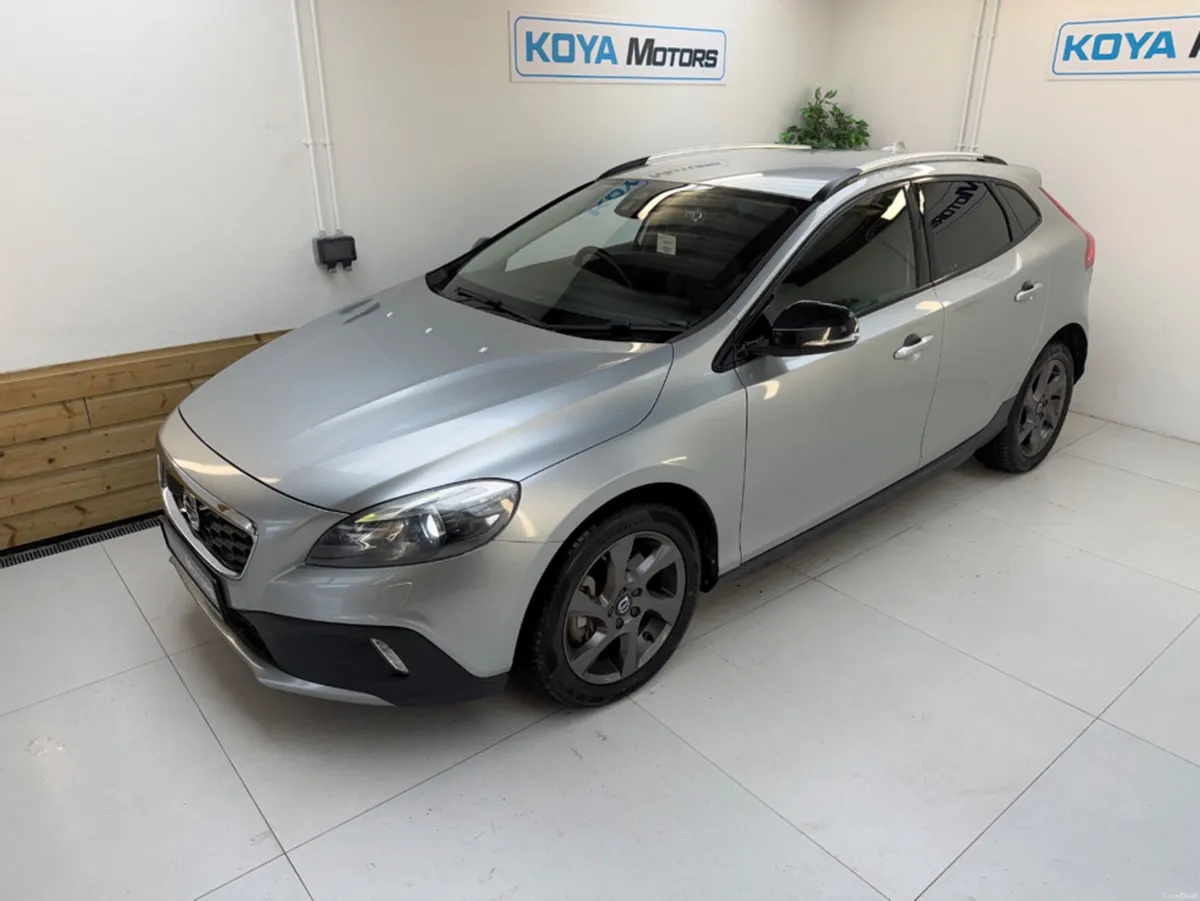 Volvo V40 2.0 D4 CROSS COUNTRY SE LUXURY DIESEL 19 - Image 2