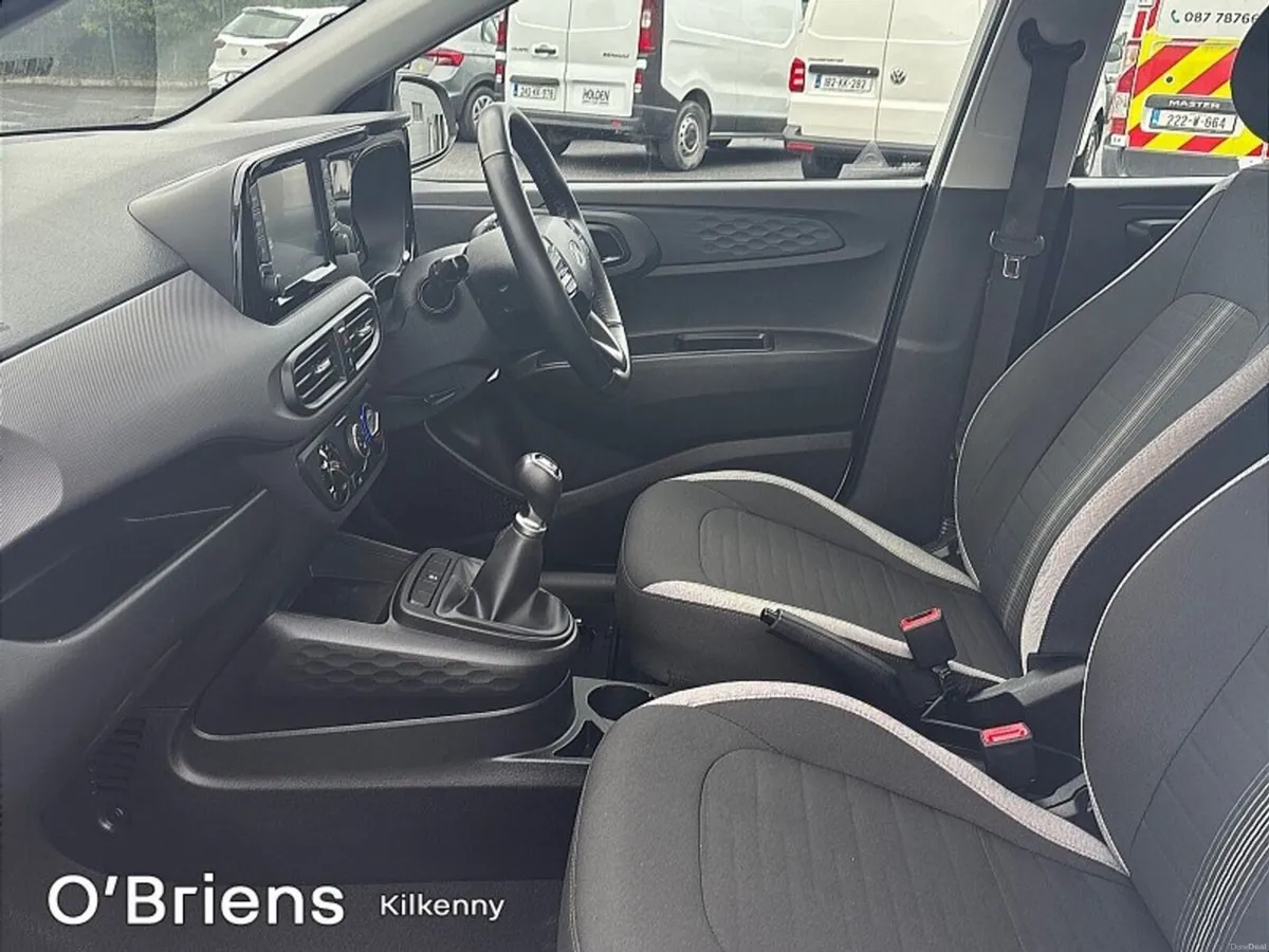 Hyundai i10 CLASSIC 1.0 PRISTINE CONDITION 1 OWNER - Image 4